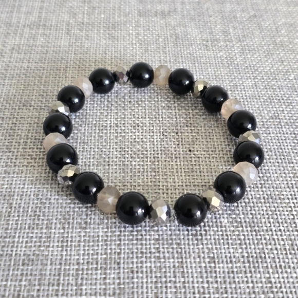 Handcrafted Glass Beaded Bead Black Silver Gray Stretch Bracelet - Picture 2 of 5